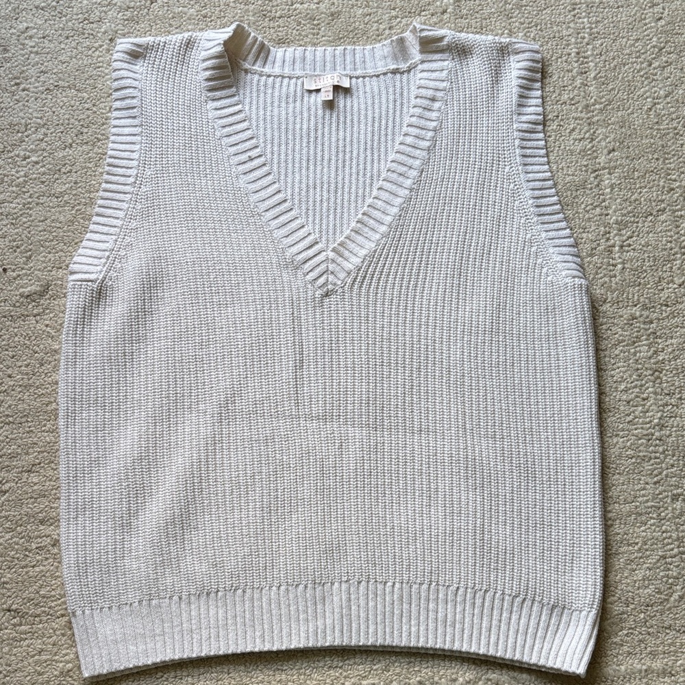 Women’s V-Neck Knit Sweater Vest - White